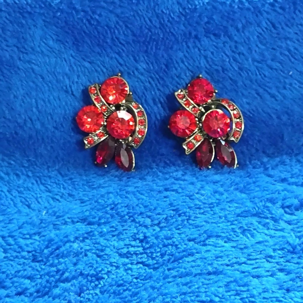 Vintage 50s Ruby Red Glass Crystal Cluster Round Marquise Cut Clip On Earrings
